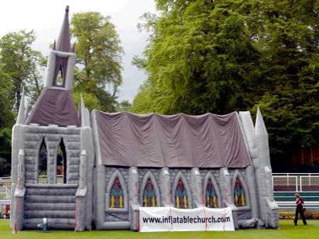 inflatable-church1_051303